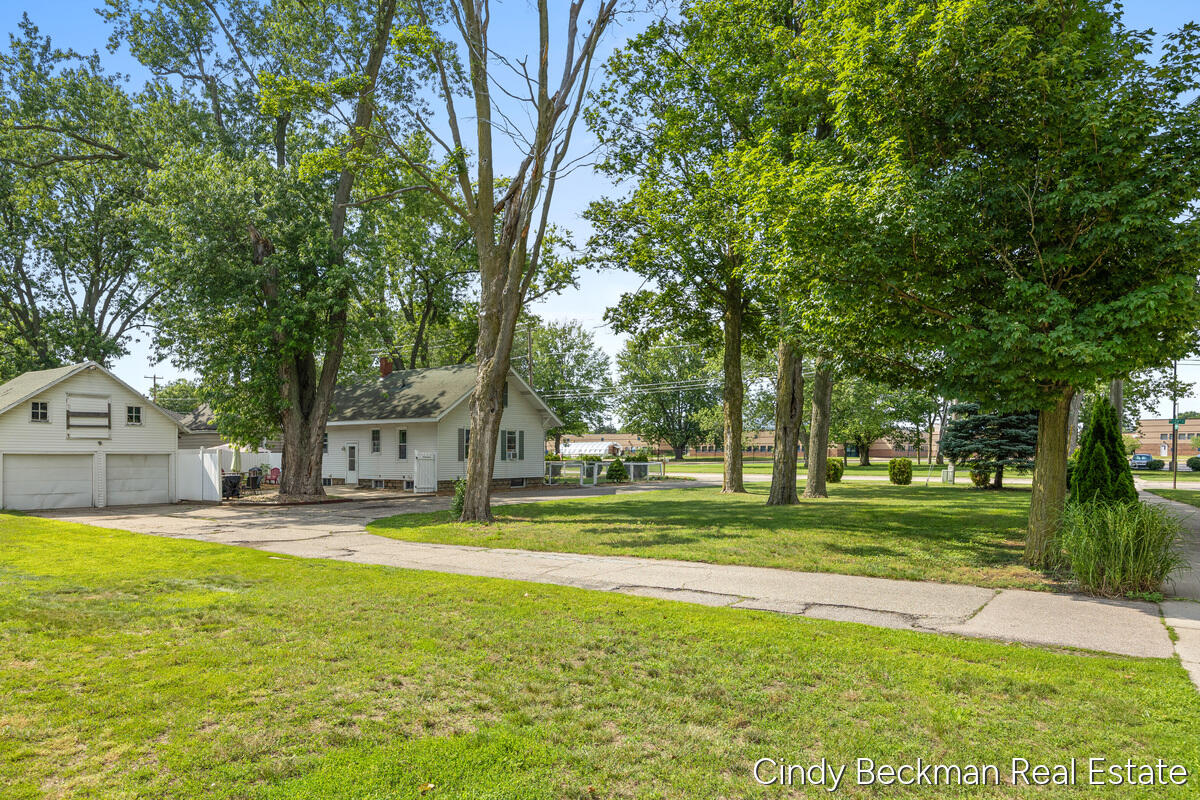 368 E 24th Street