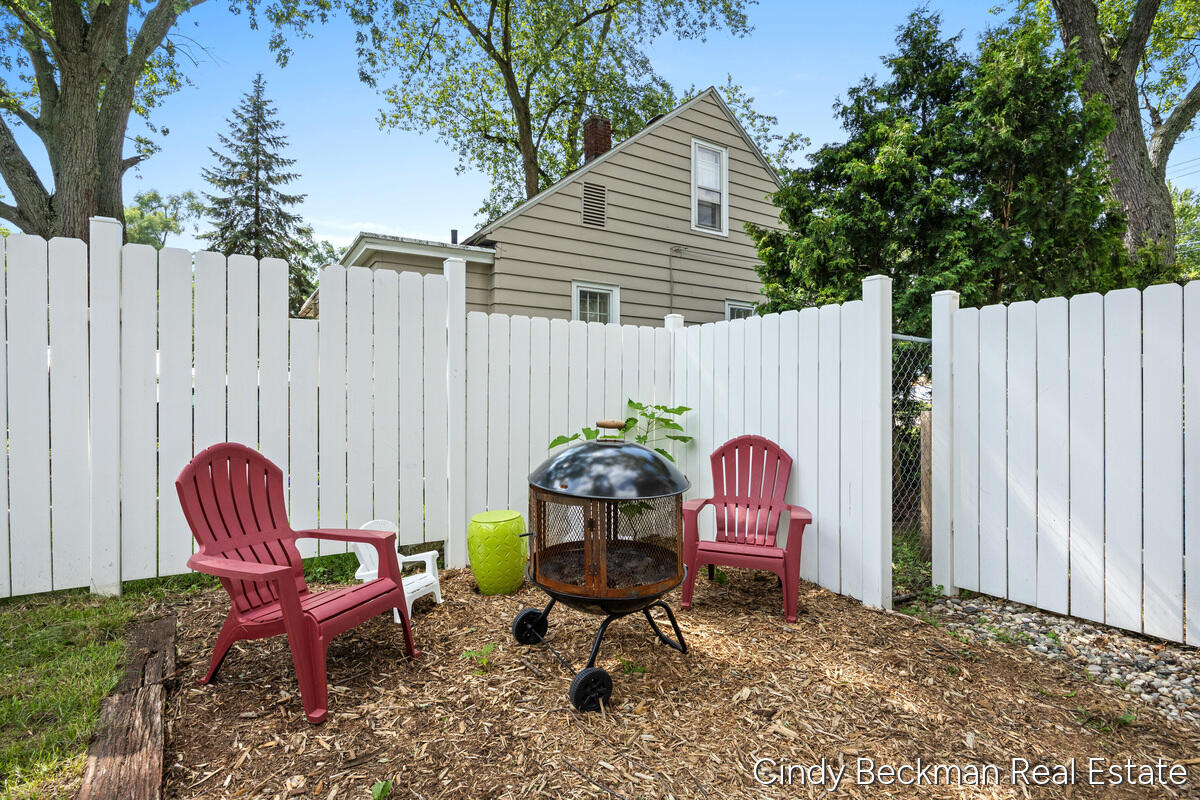 368 E 24th Street