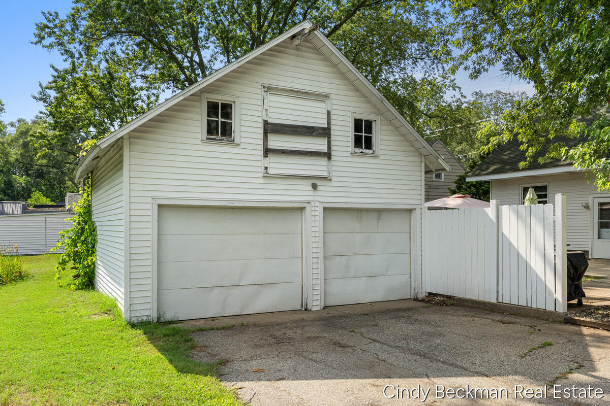 368 E 24th Street