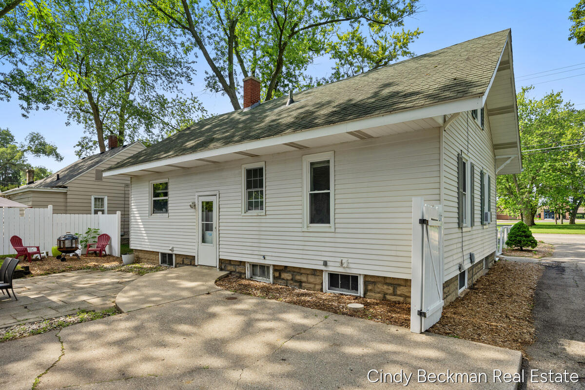 368 E 24th Street
