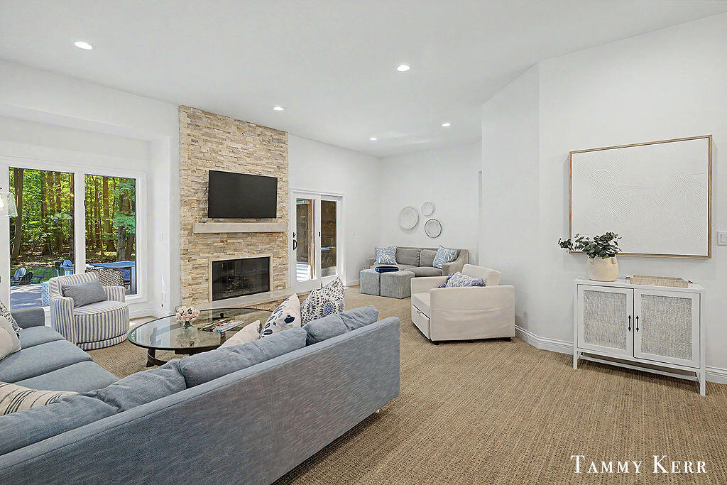 6934 Bendemeer Drive