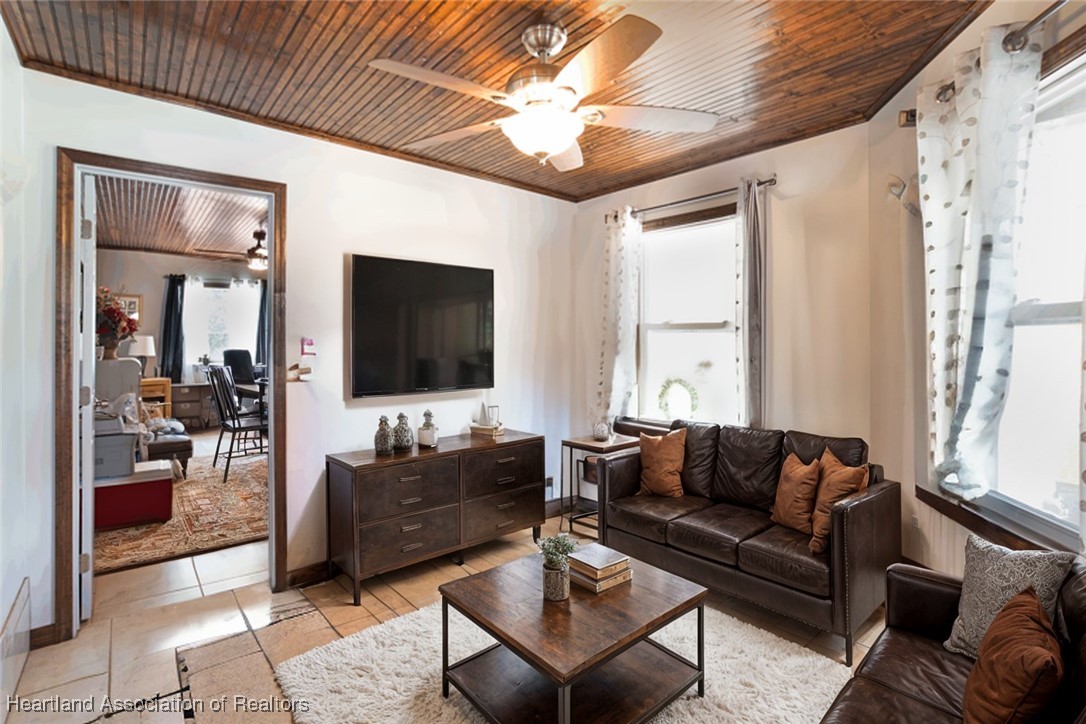 6827 County Road 17 S