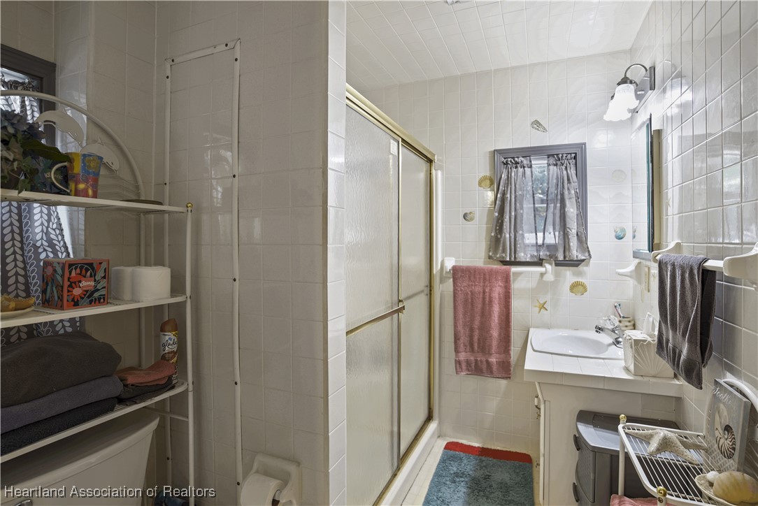 6827 County Road 17 S