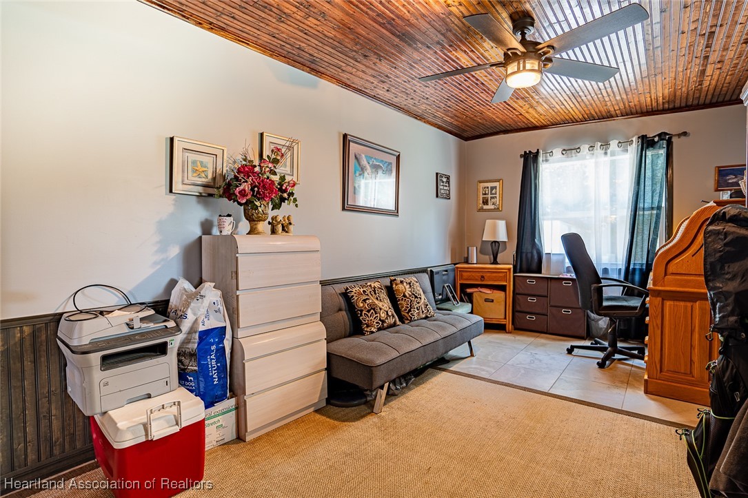 6827 County Road 17 S