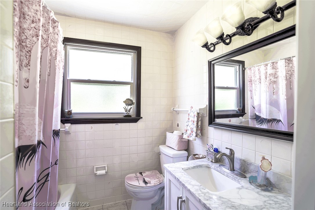 6827 County Road 17 S