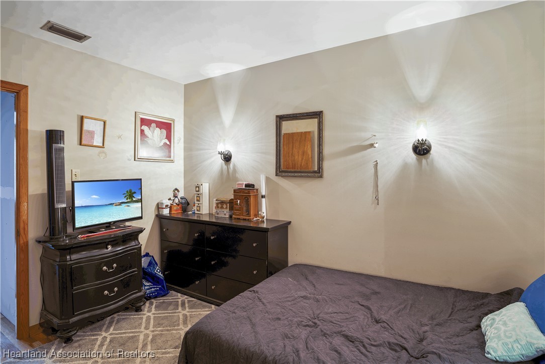 6827 County Road 17 S