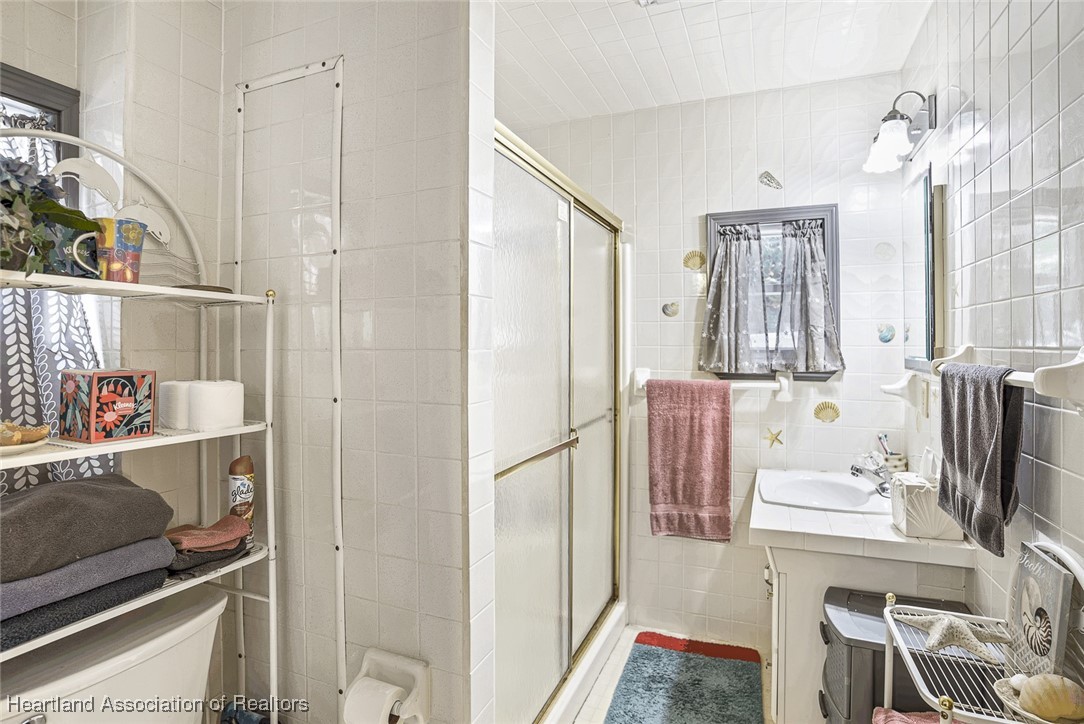 6827 County Road 17 S