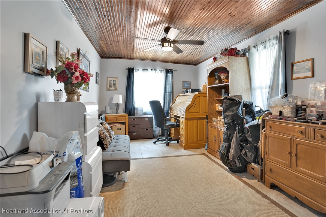 6827 County Road 17 S