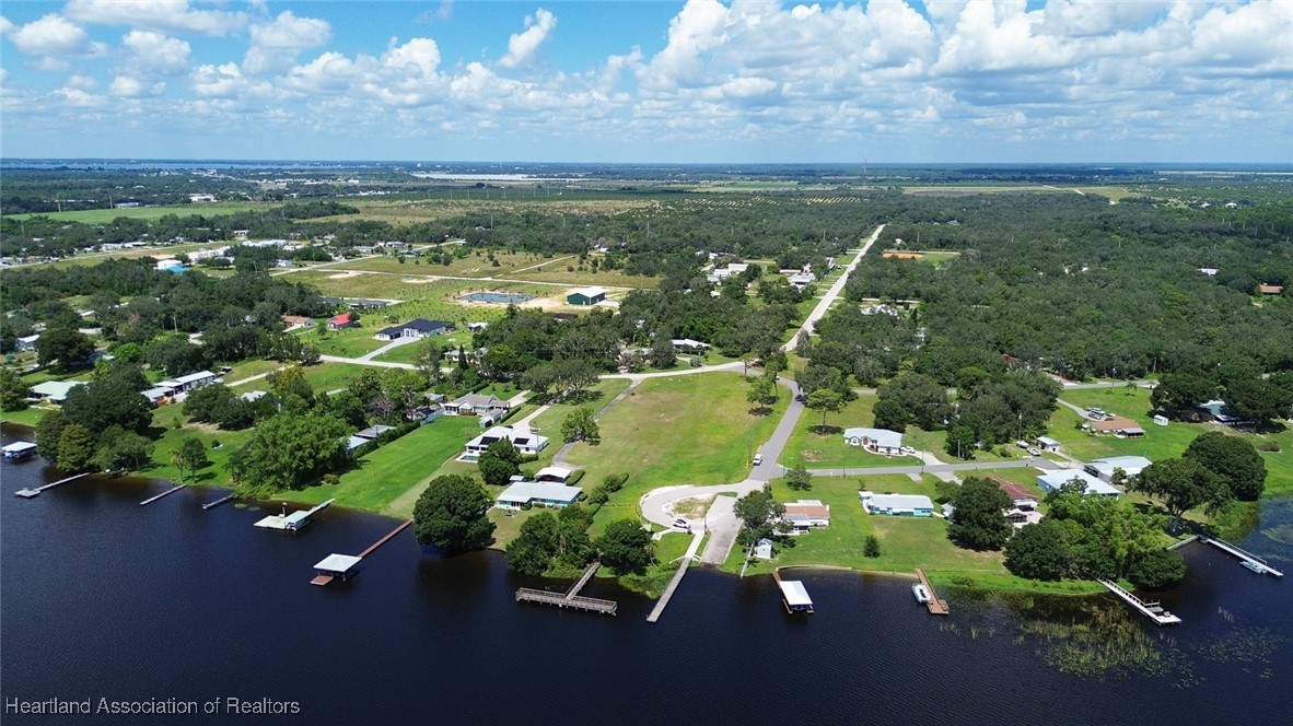 6827 County Road 17 S