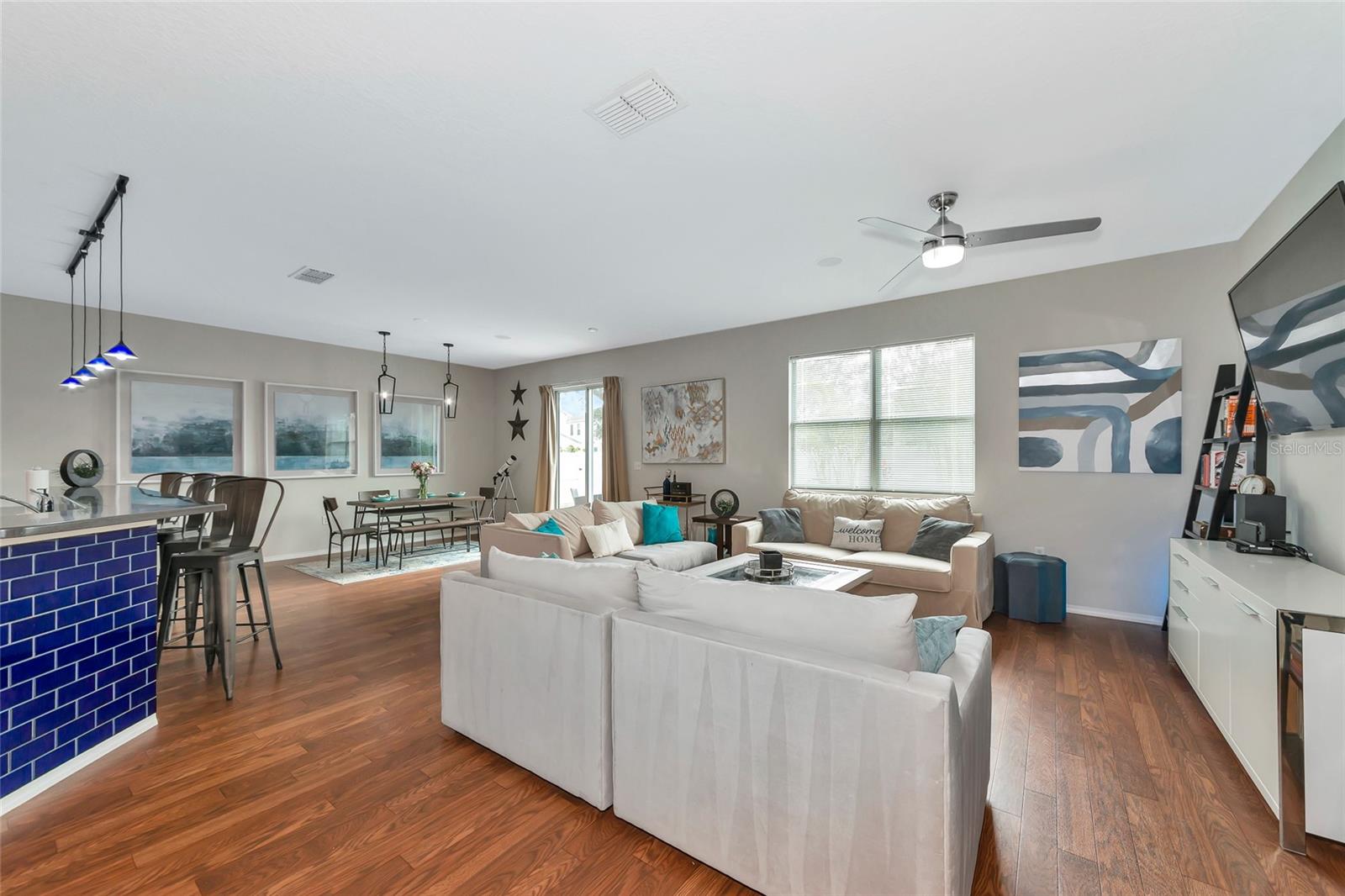 363 64TH AVENUE CIR E