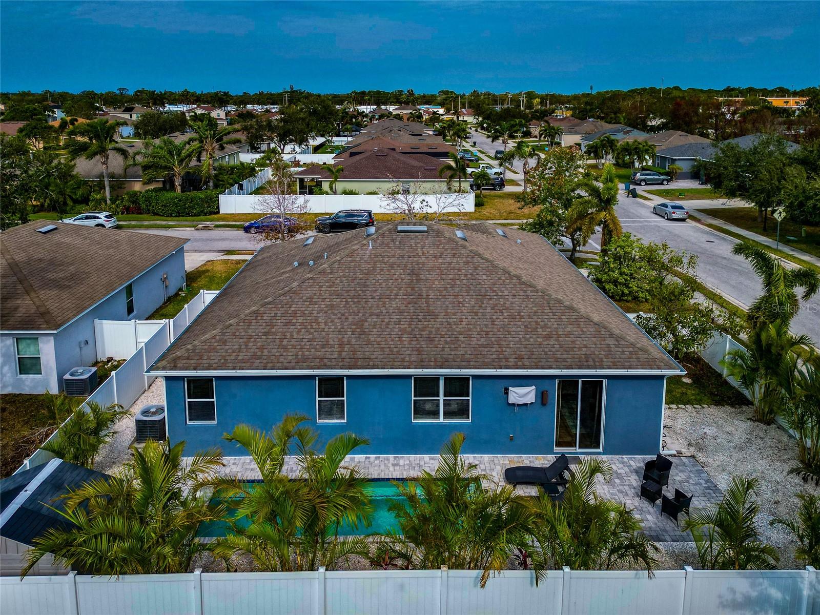 363 64TH AVENUE CIR E