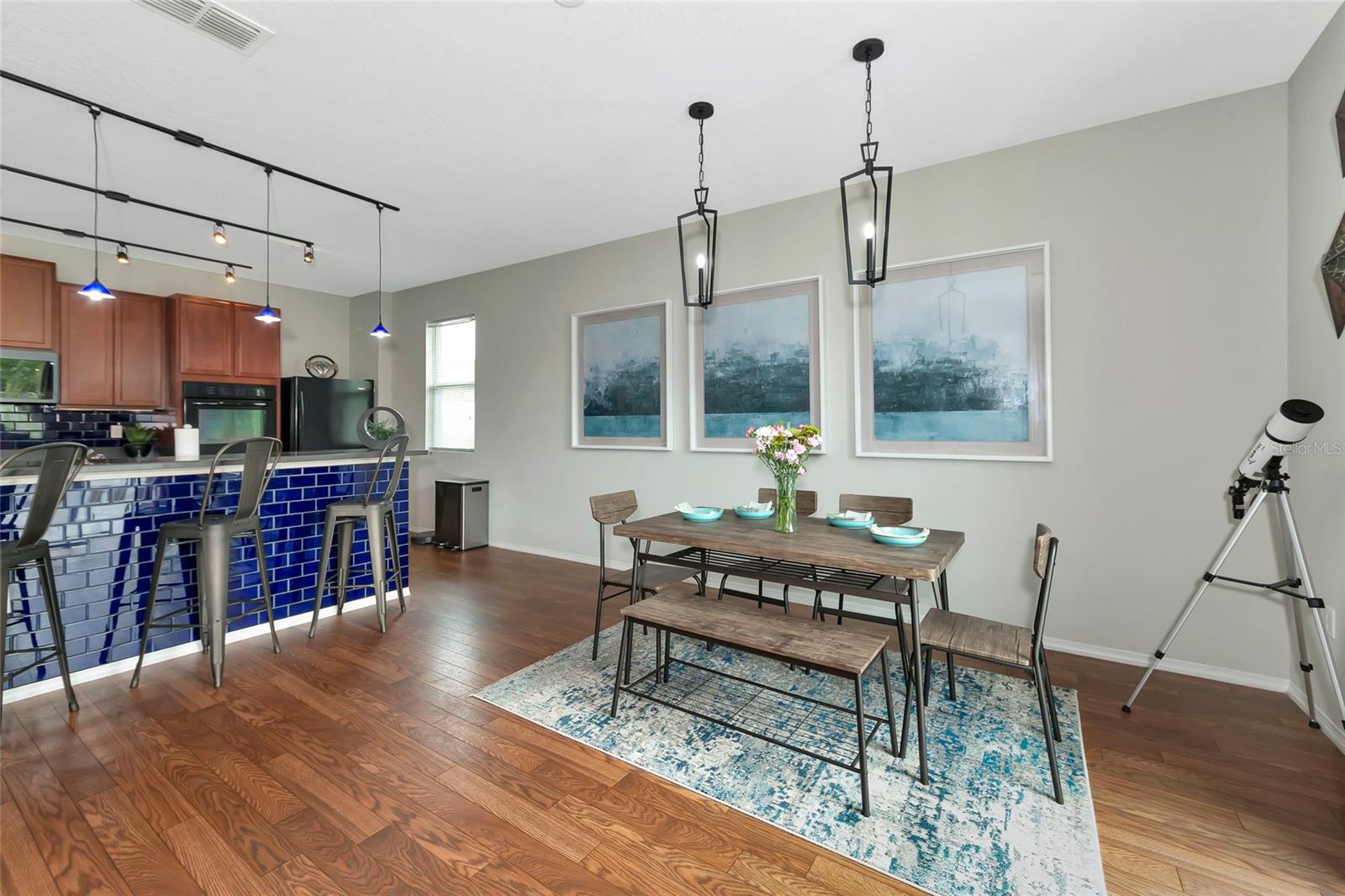 363 64TH AVENUE CIR E