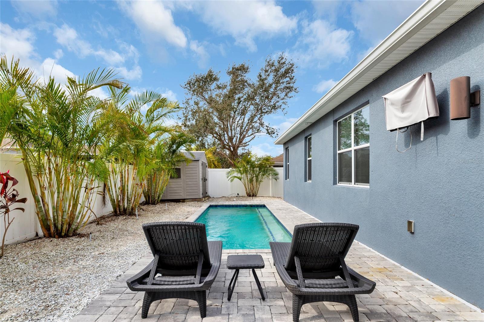 363 64TH AVENUE CIR E