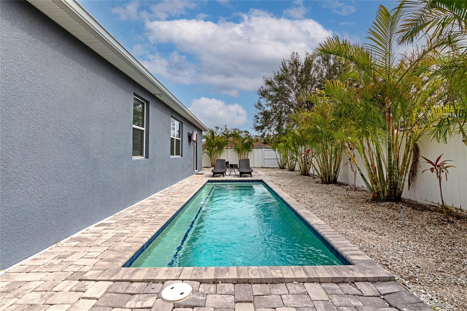 363 64TH AVENUE CIR E