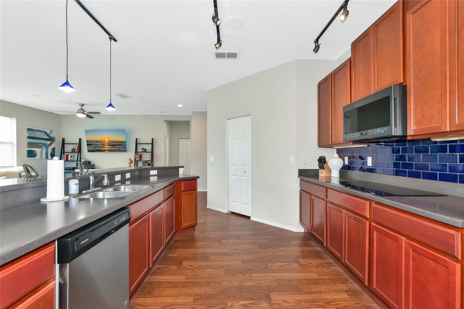 363 64TH AVENUE CIR E