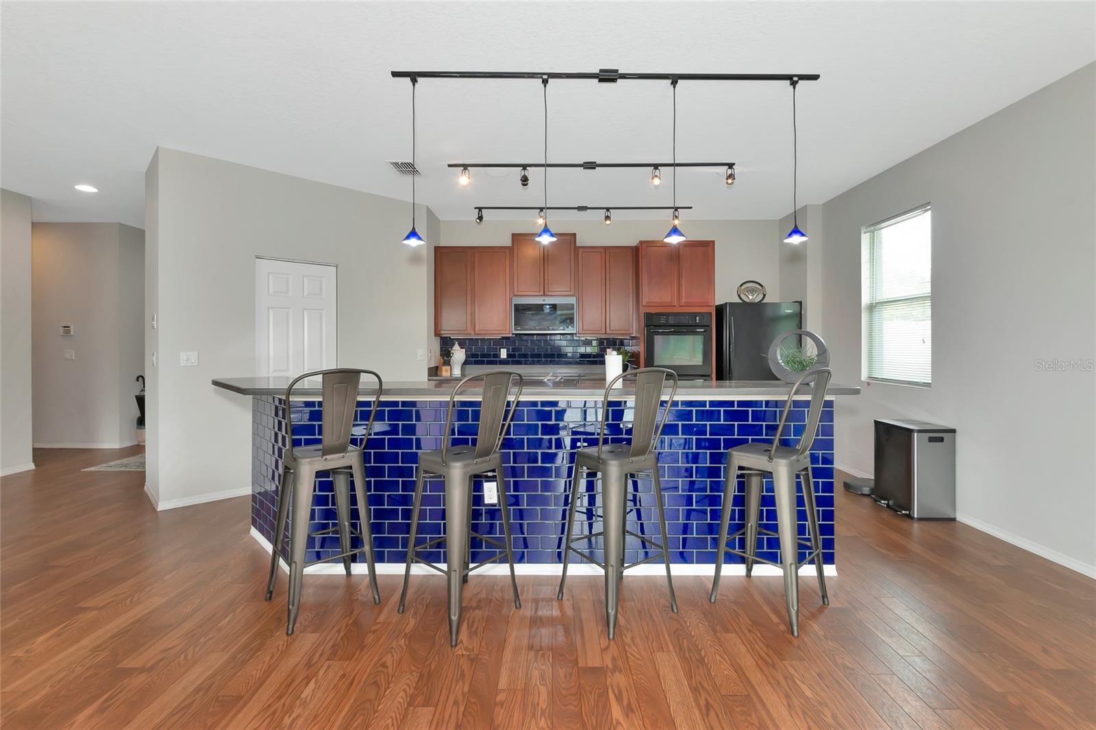 363 64TH AVENUE CIR E