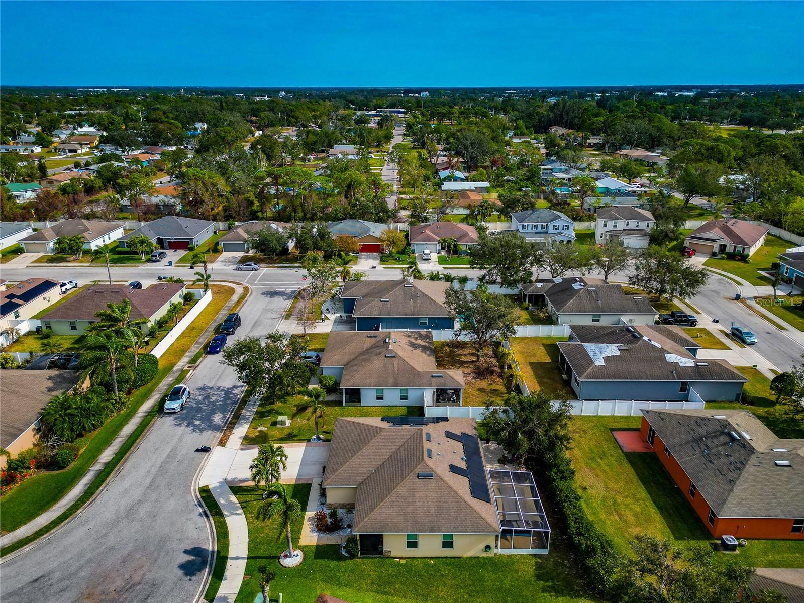 363 64TH AVENUE CIR E