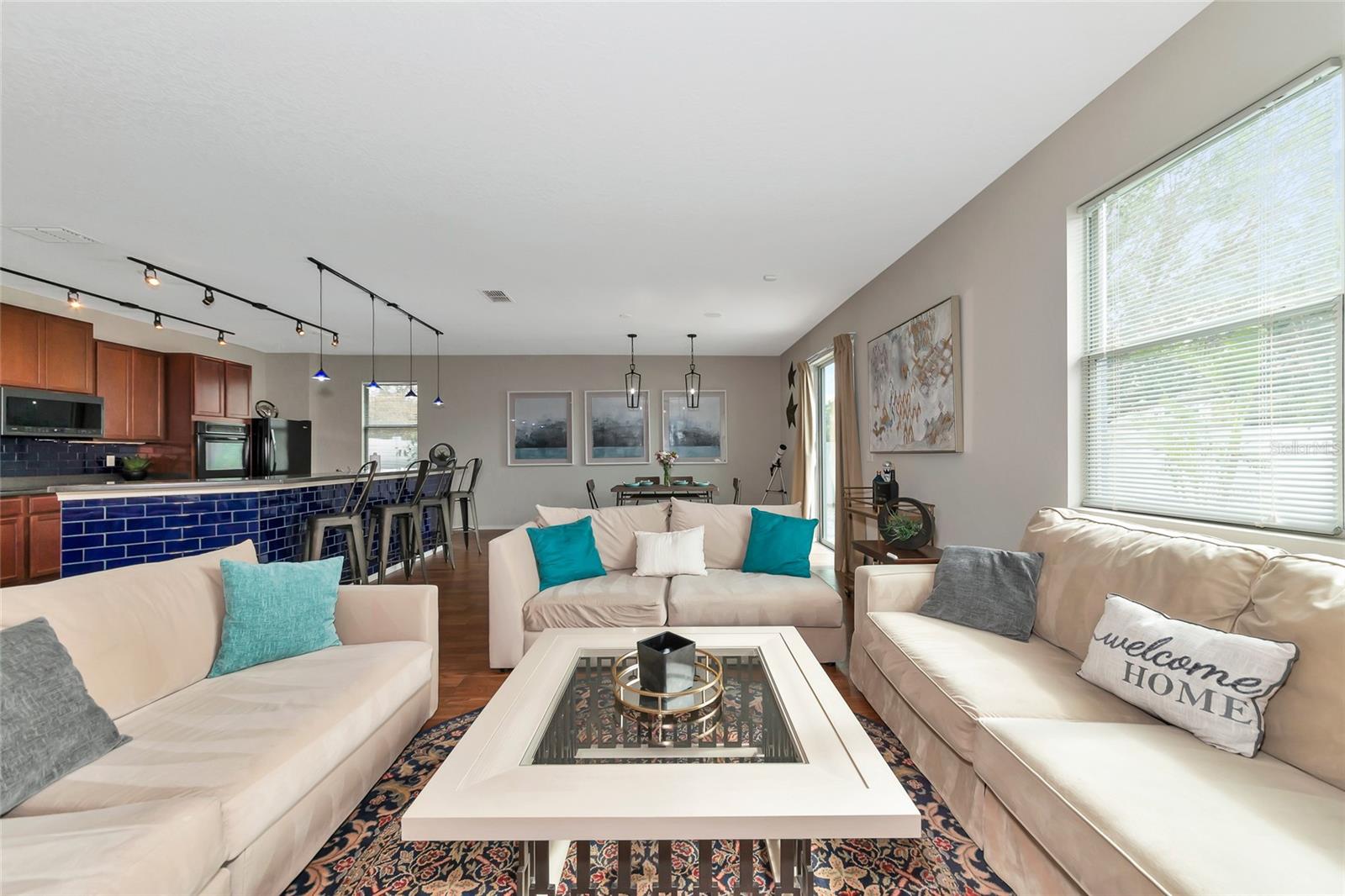 363 64TH AVENUE CIR E