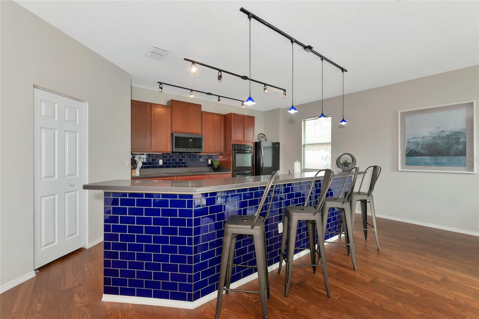 363 64TH AVENUE CIR E