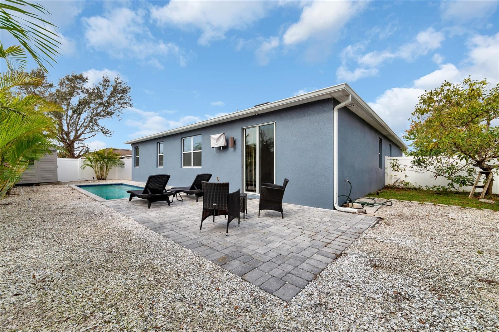 363 64TH AVENUE CIR E