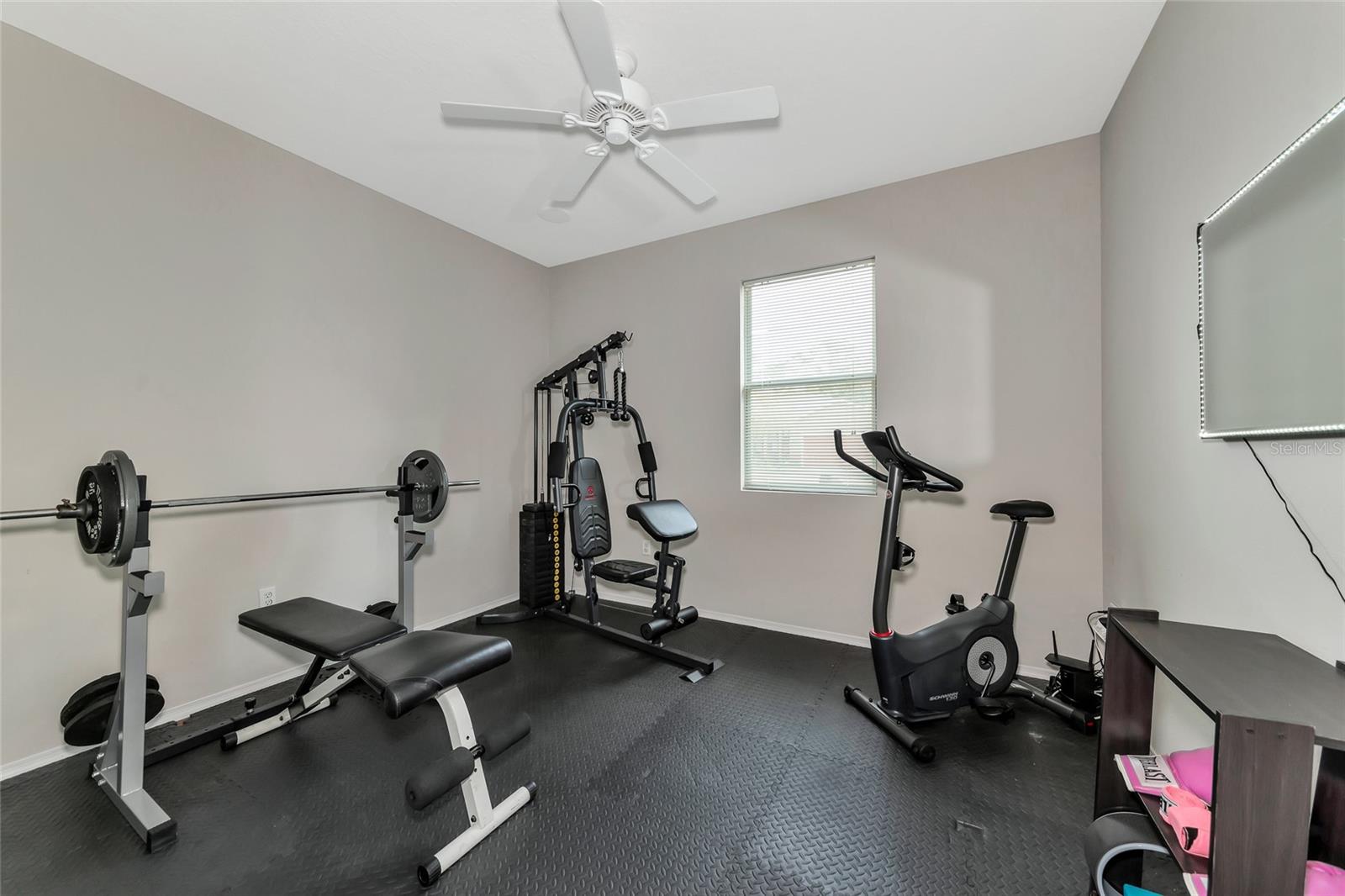 363 64TH AVENUE CIR E