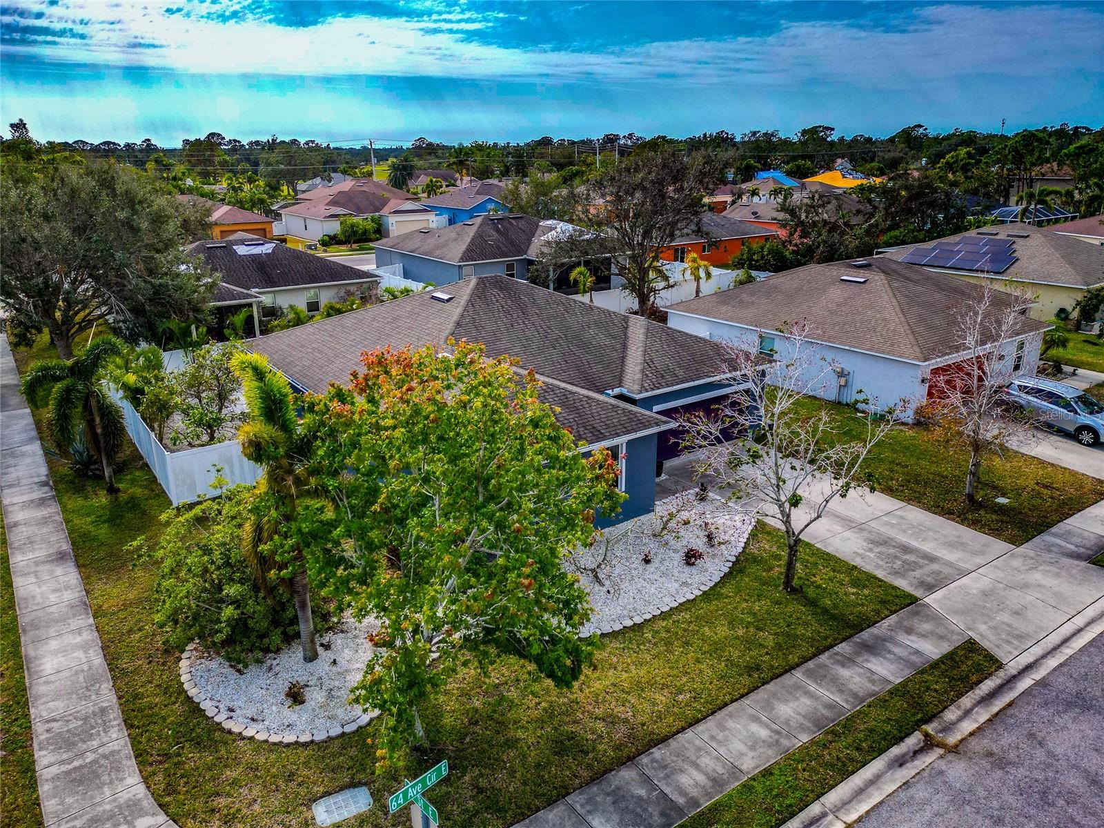 363 64TH AVENUE CIR E