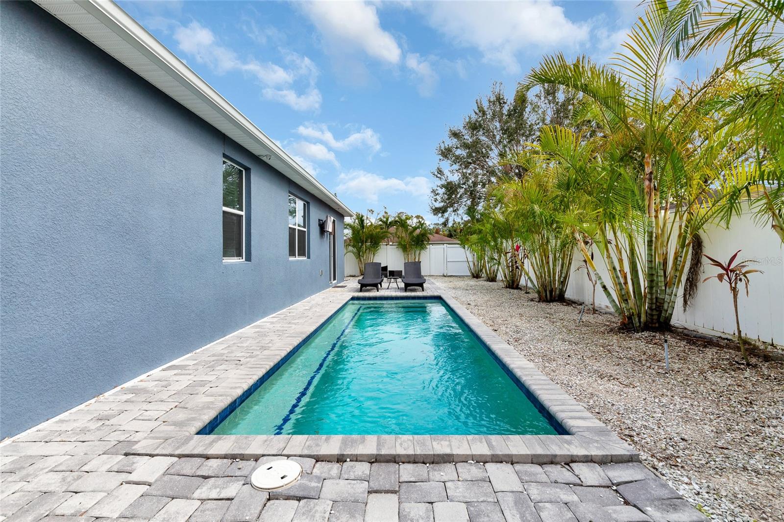 363 64TH AVENUE CIR E