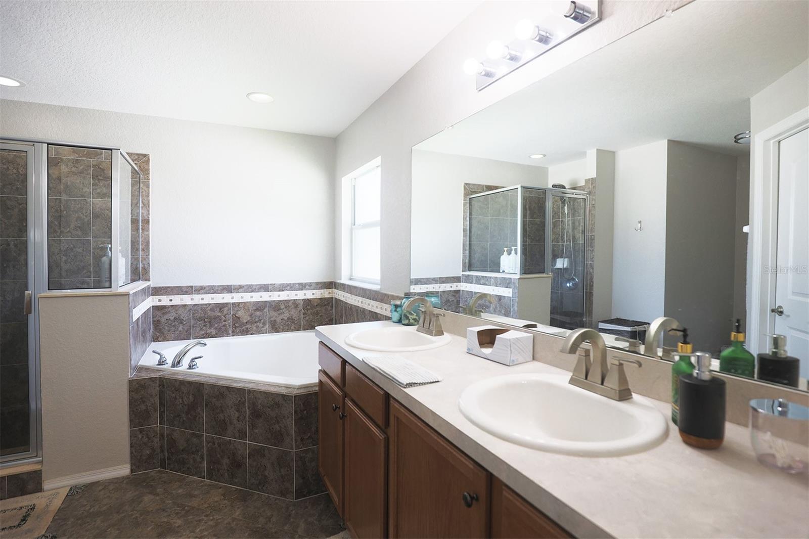 105 MAJESTIC GARDENS CT