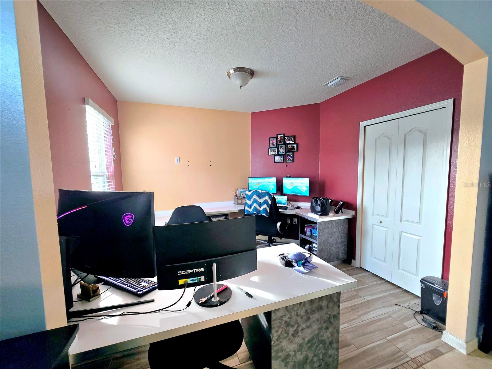 1109 BRENTON MANOR DR