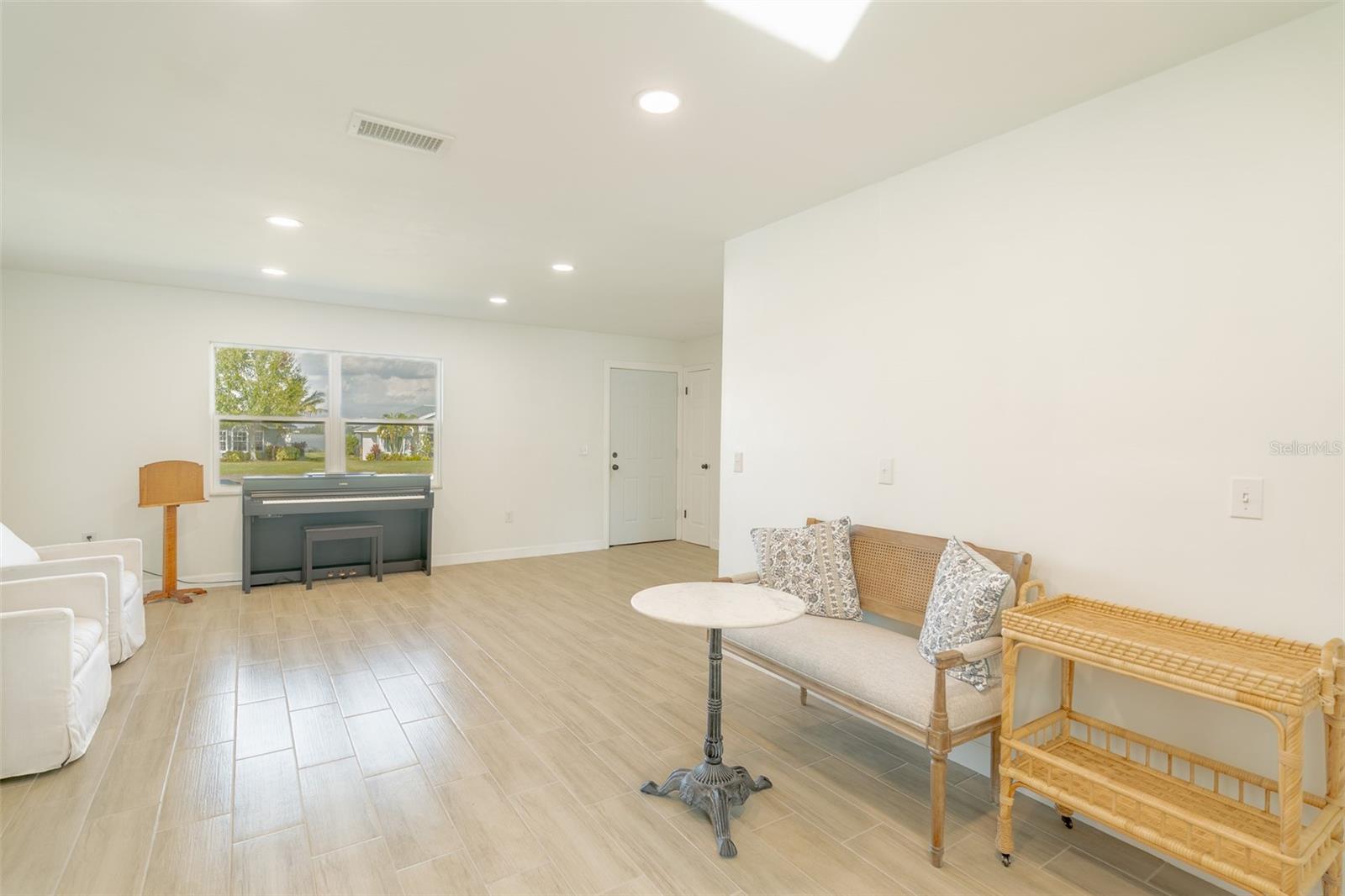 2319 W CANNON TER NW #1