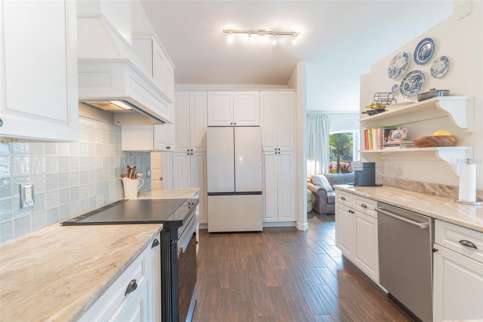 2336 W CANNON TER NW