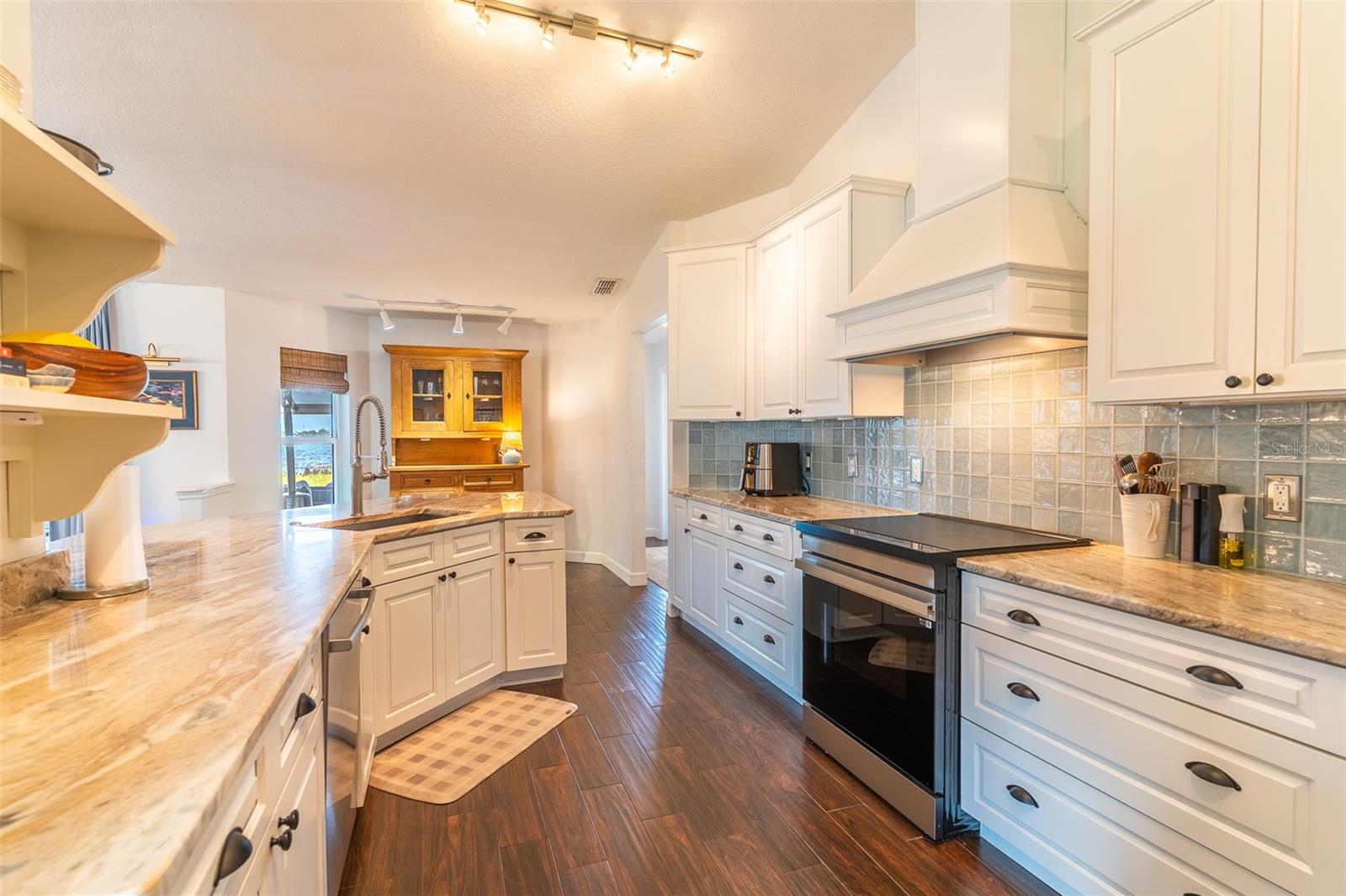 2336 W CANNON TER NW