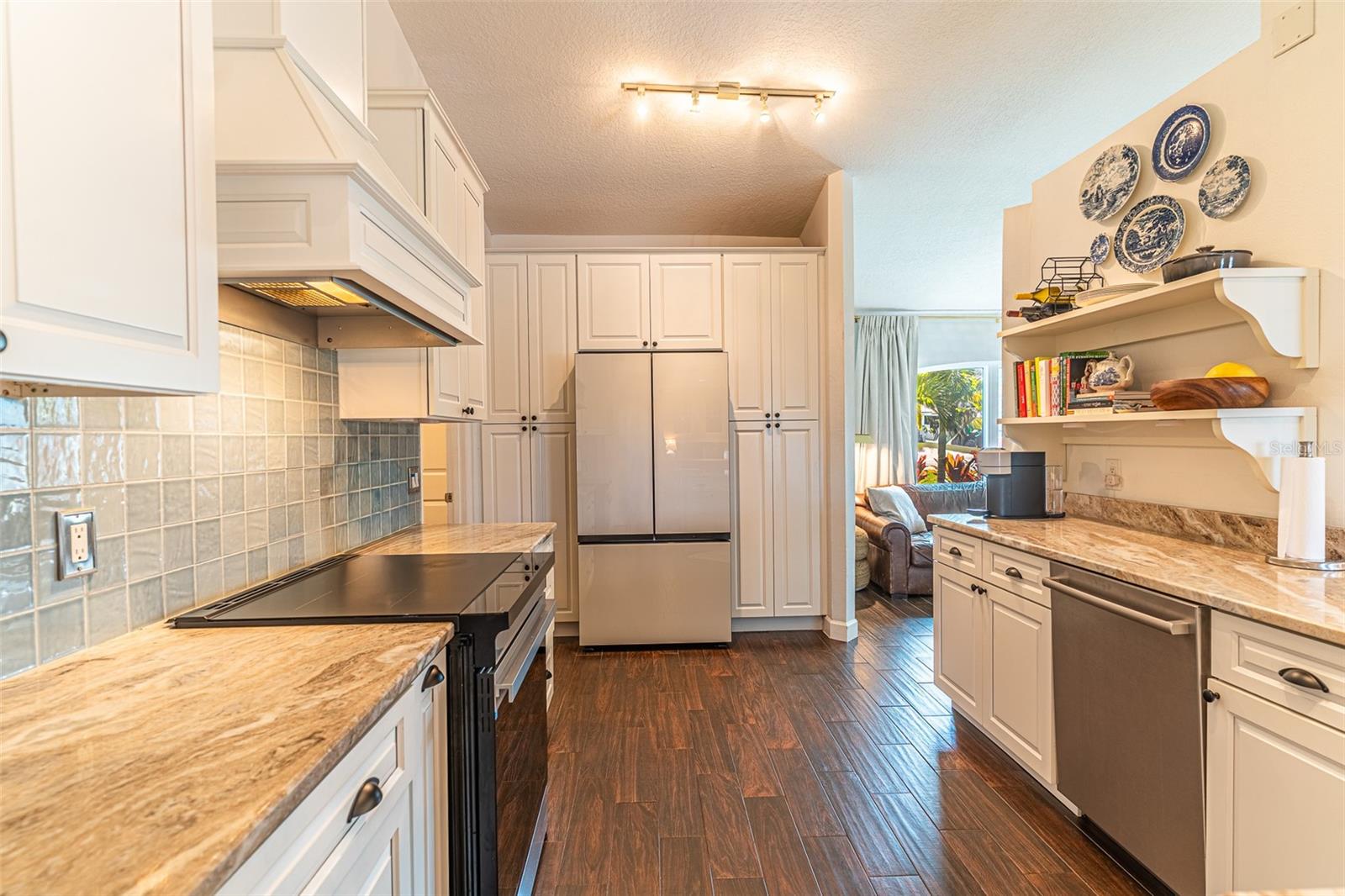 2336 W CANNON TER NW