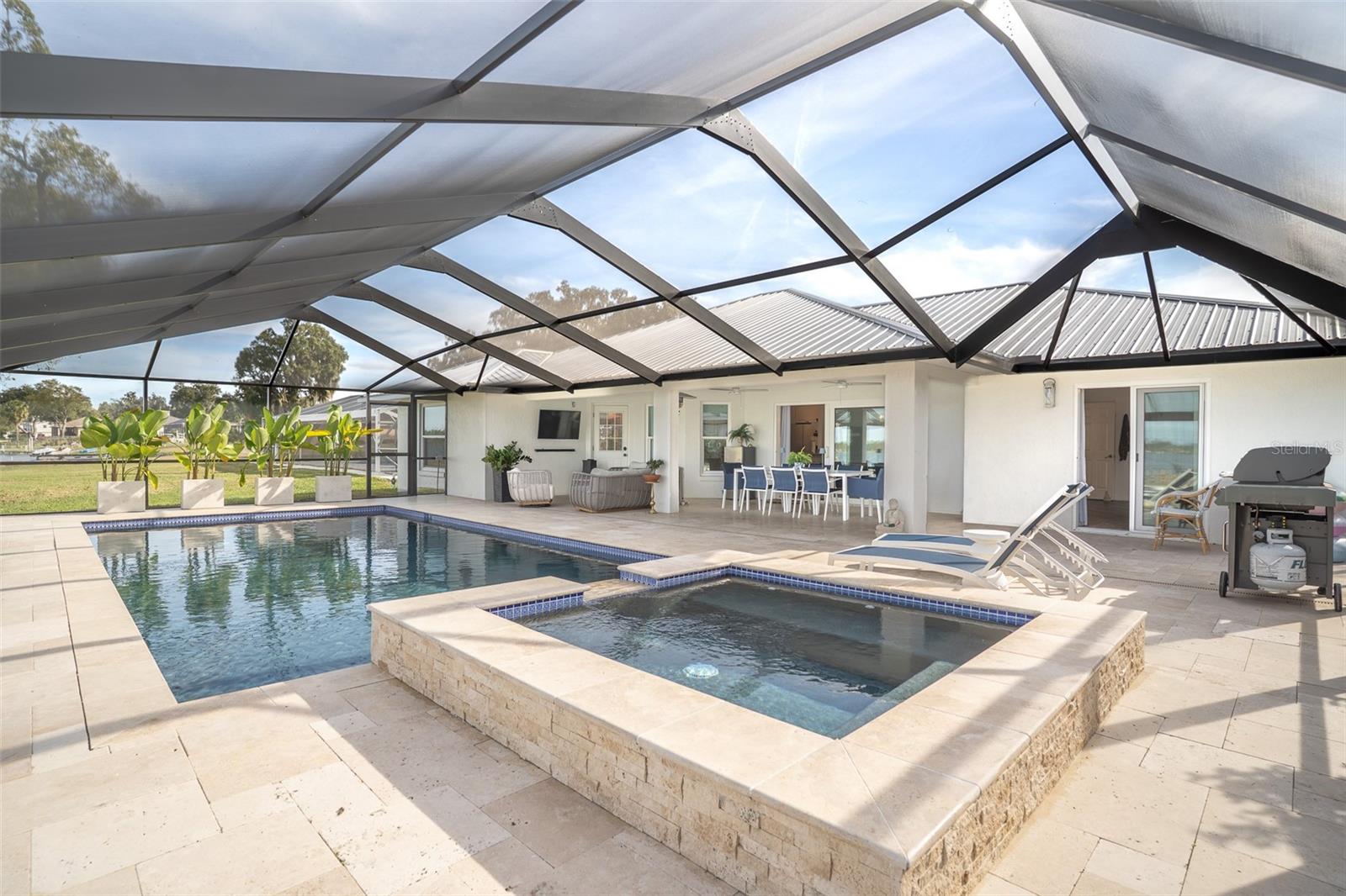 2336 W CANNON TER NW