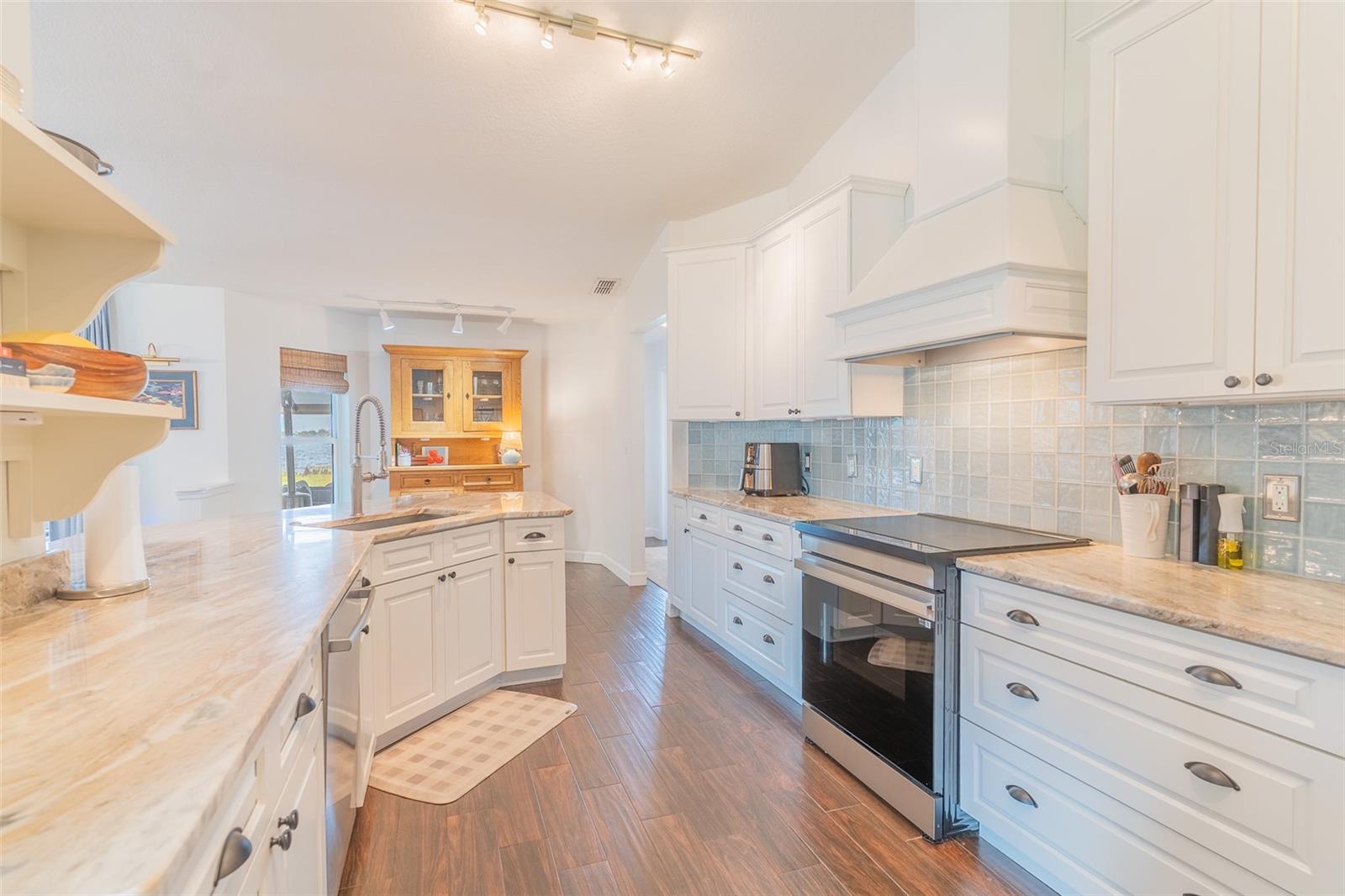 2336 W CANNON TER NW