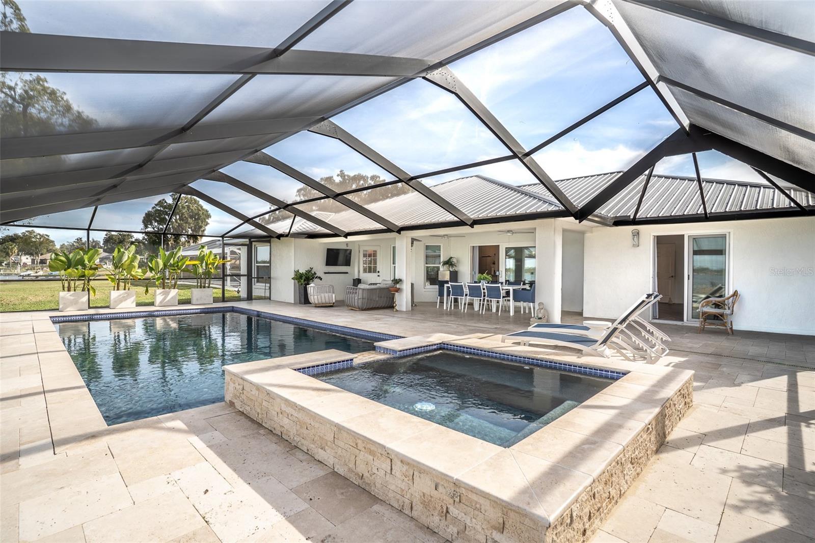 2336 W CANNON TER NW