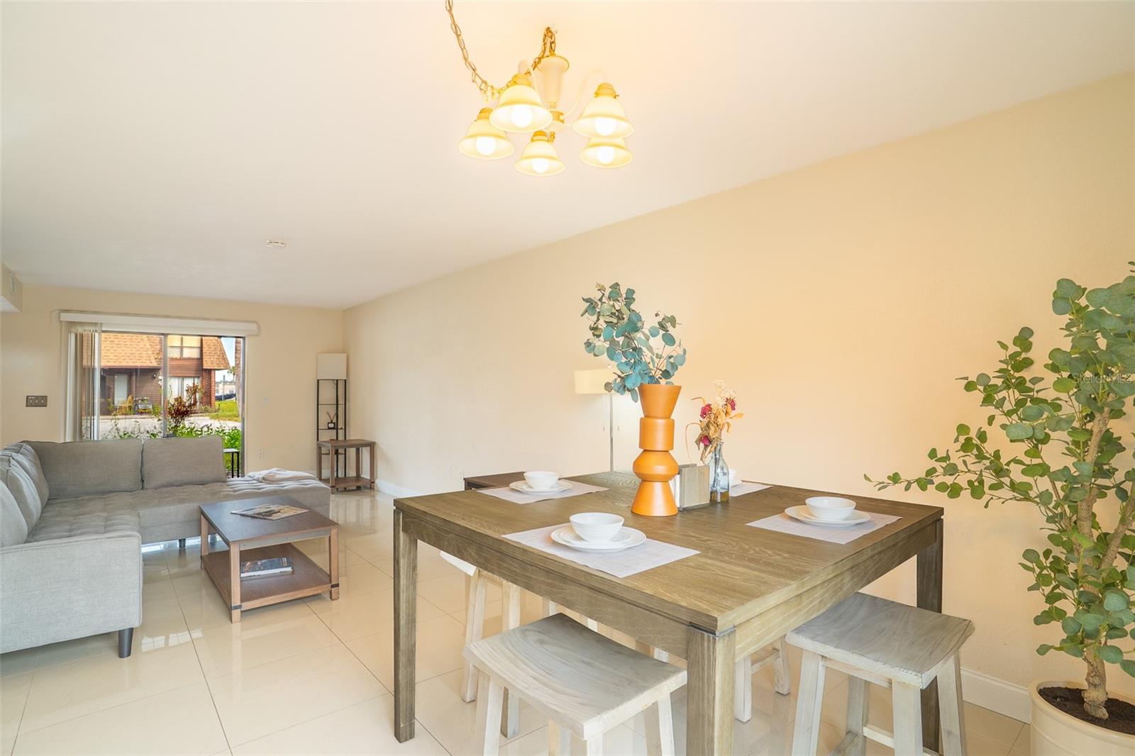 1836 N CRYSTAL LAKE DR #104