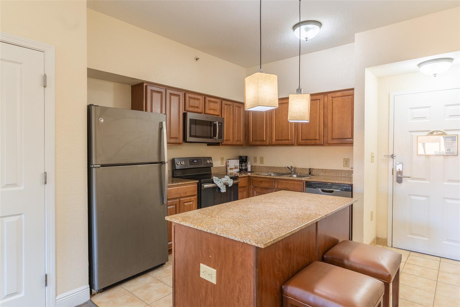 12521 FLORIDAYS RESORT DR #211F