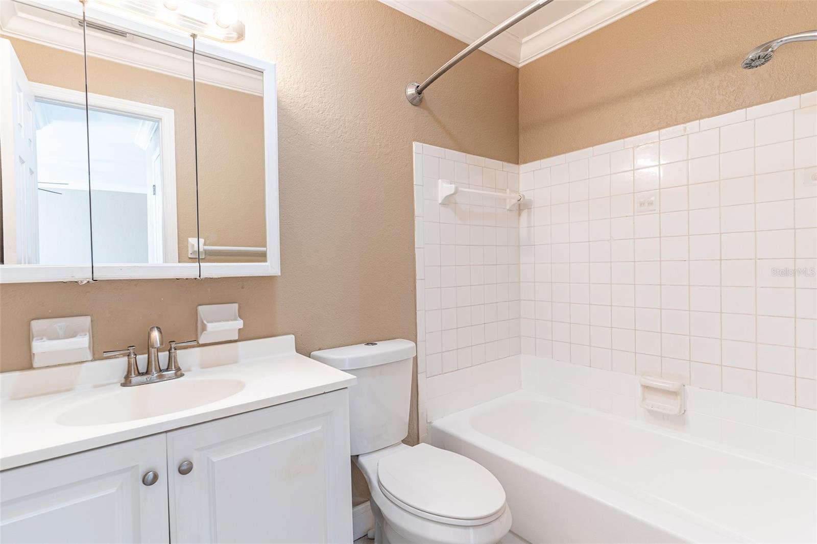 102 OAK CREST DR NW #106