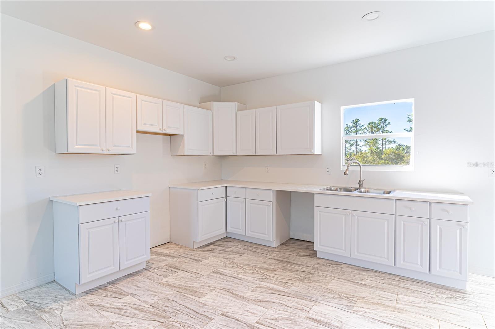 1403 BITTERSWEET ST