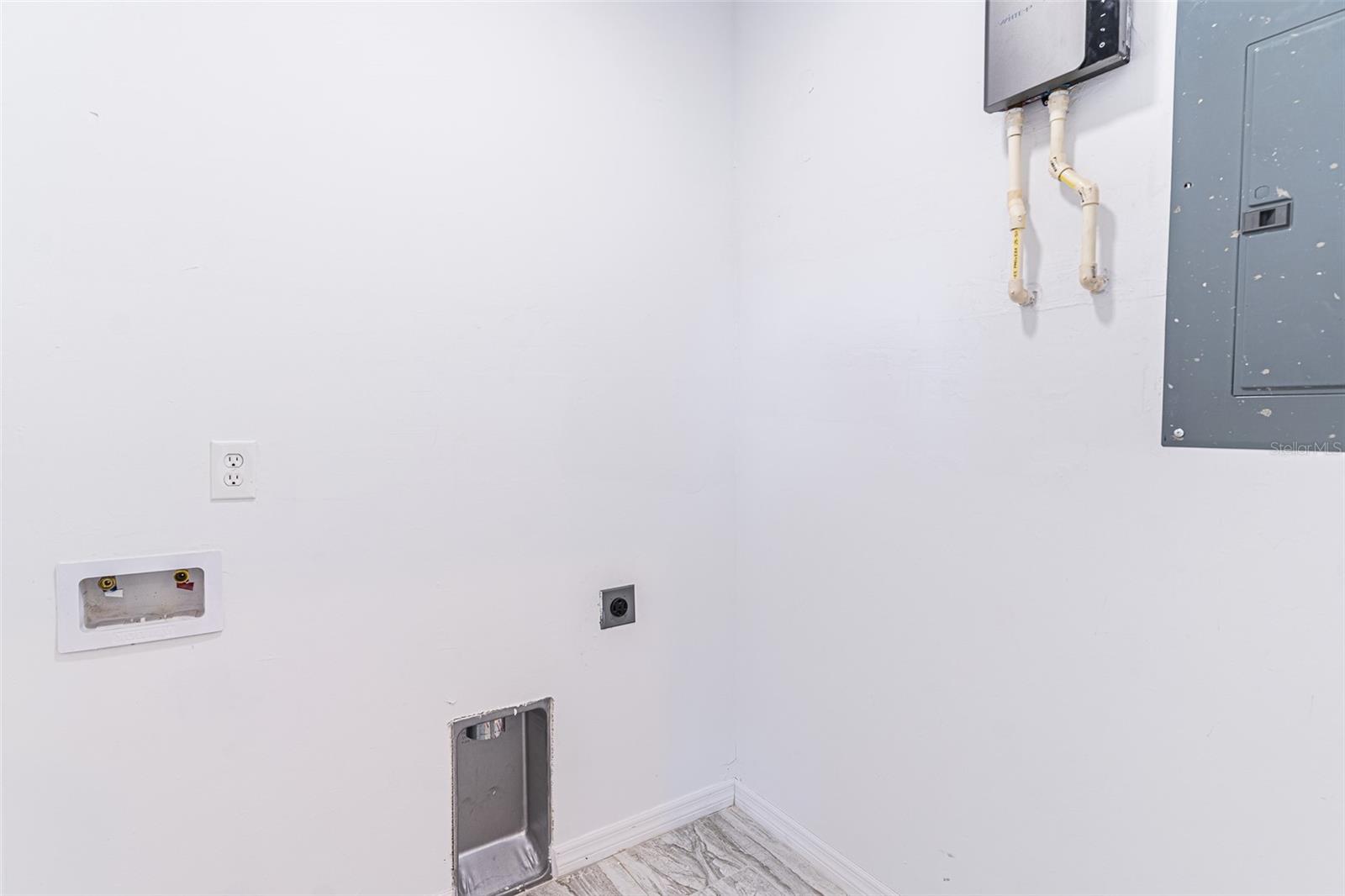 1403 BITTERSWEET ST