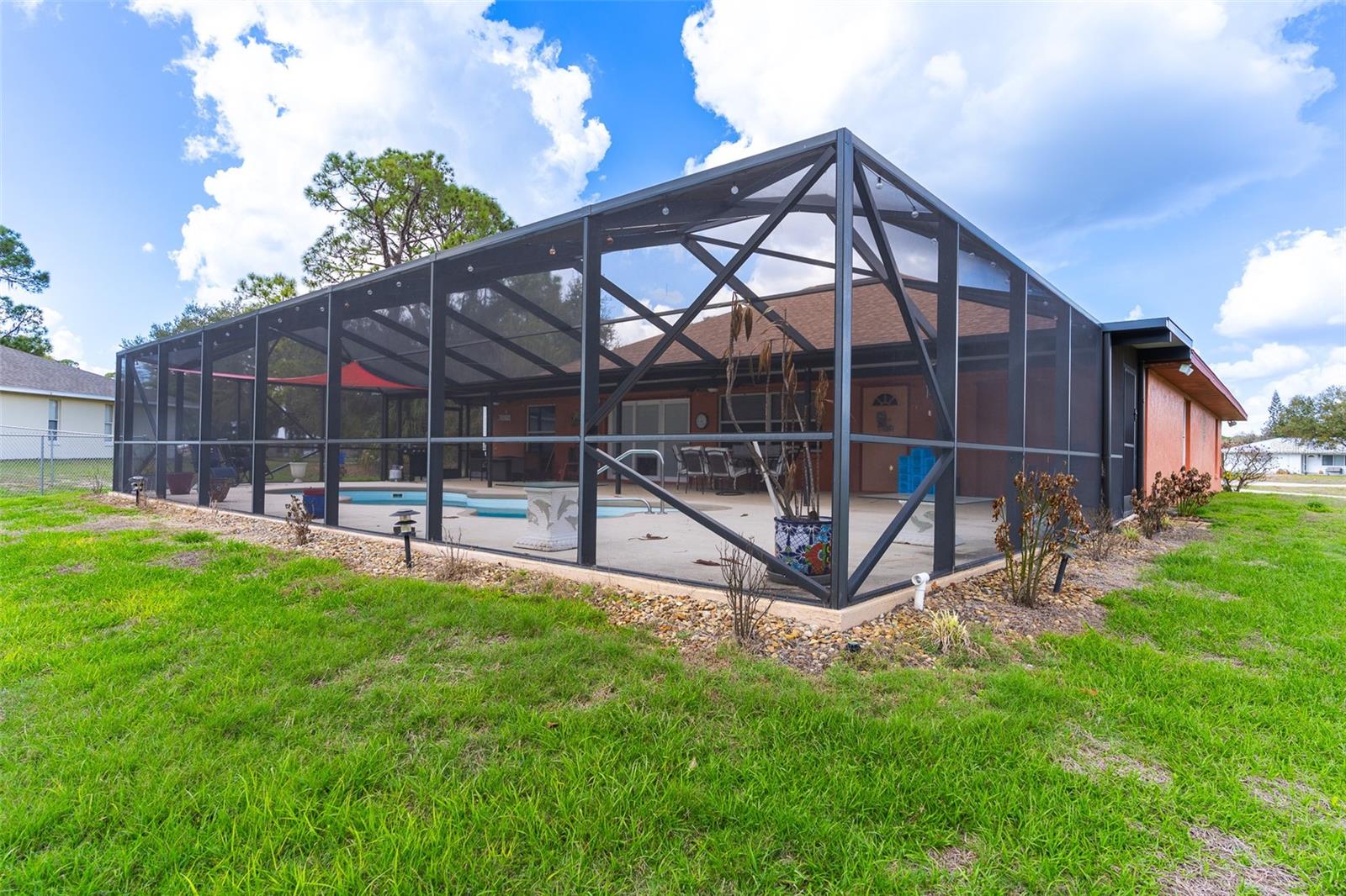 5900 THUNDER RD