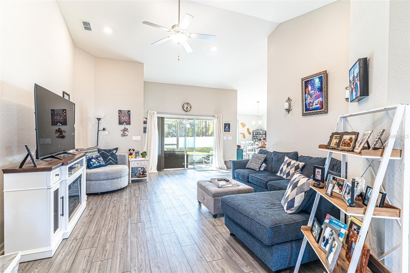 1097 SANDPIPER LOOP