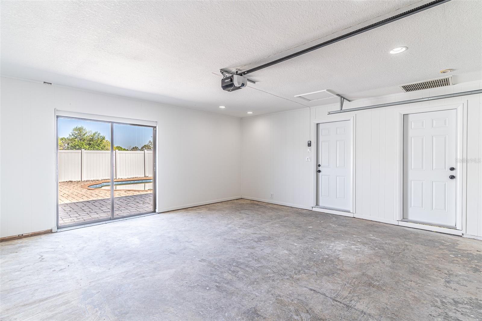 4006 HOLLYHEAD CIR S