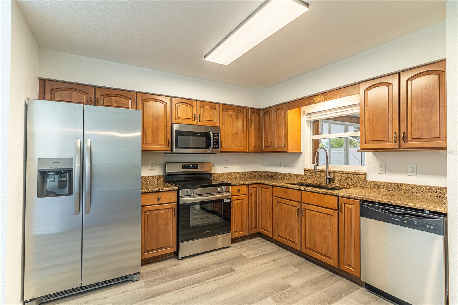 4006 HOLLYHEAD CIR S