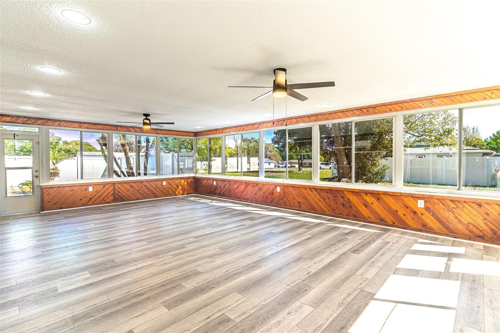 4006 HOLLYHEAD CIR S