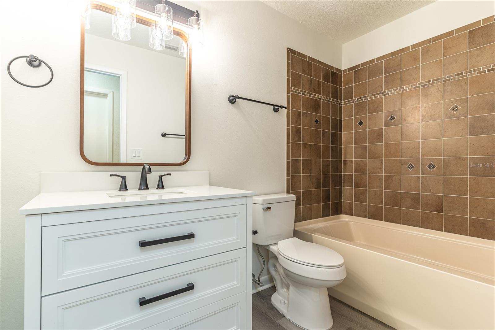 4006 HOLLYHEAD CIR S