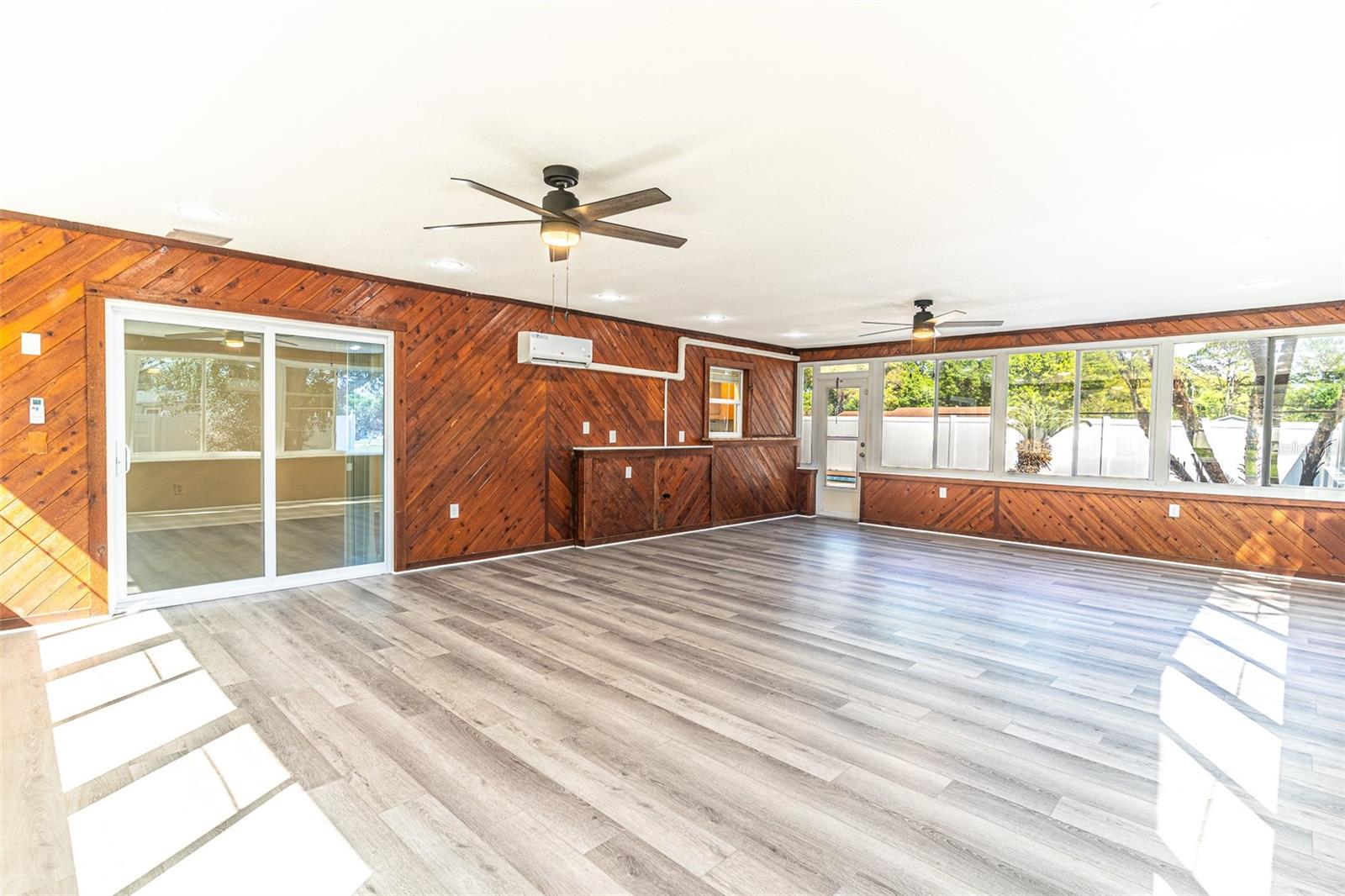 4006 HOLLYHEAD CIR S