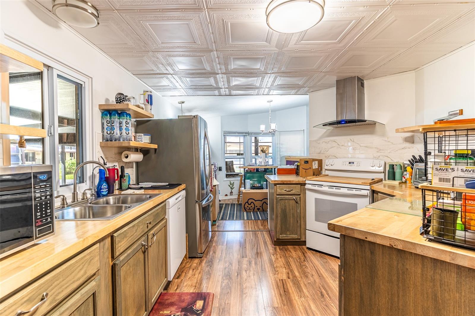 6450 HOLLYBERRY LN NE