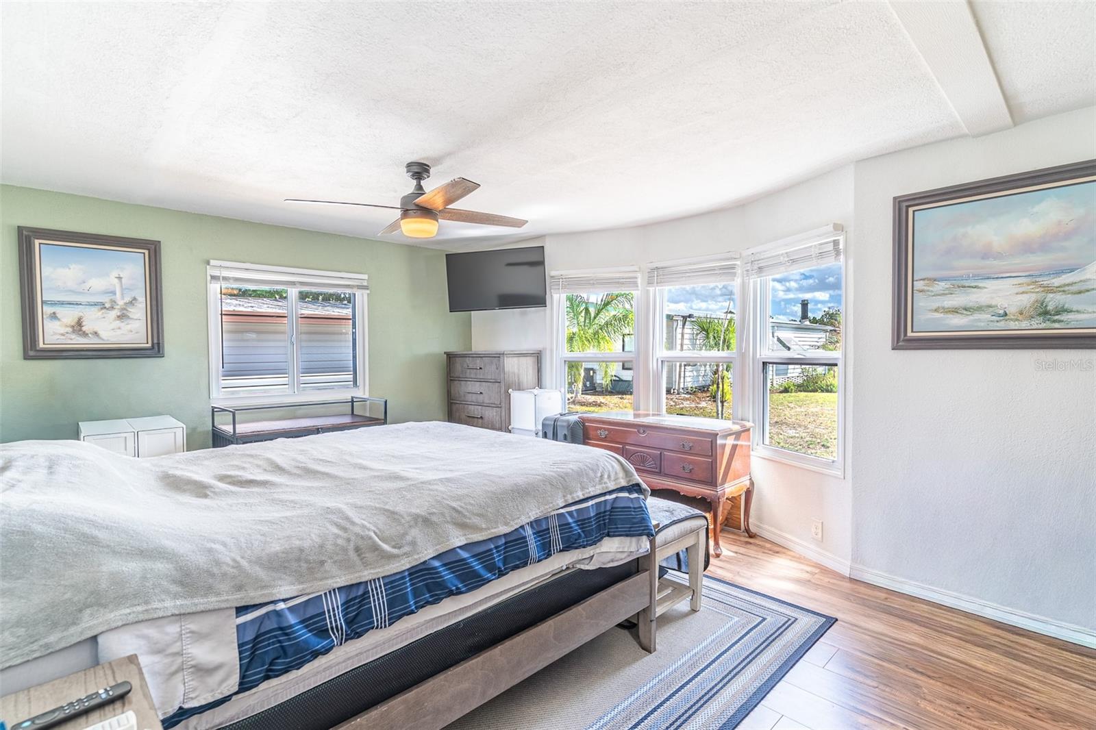 6450 HOLLYBERRY LN NE